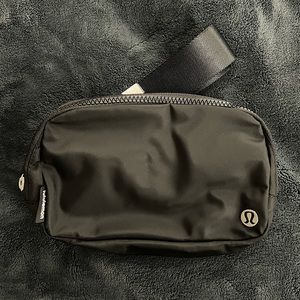 Lululemon Everywhere Belt Bag